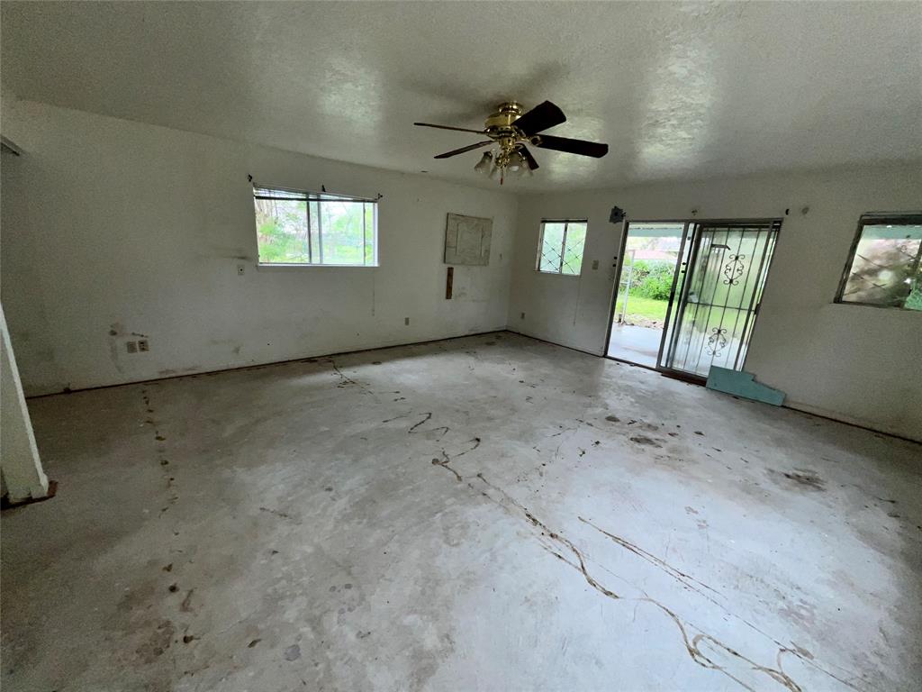 223 Almond Drive, Lake Jackson, Texas image 4