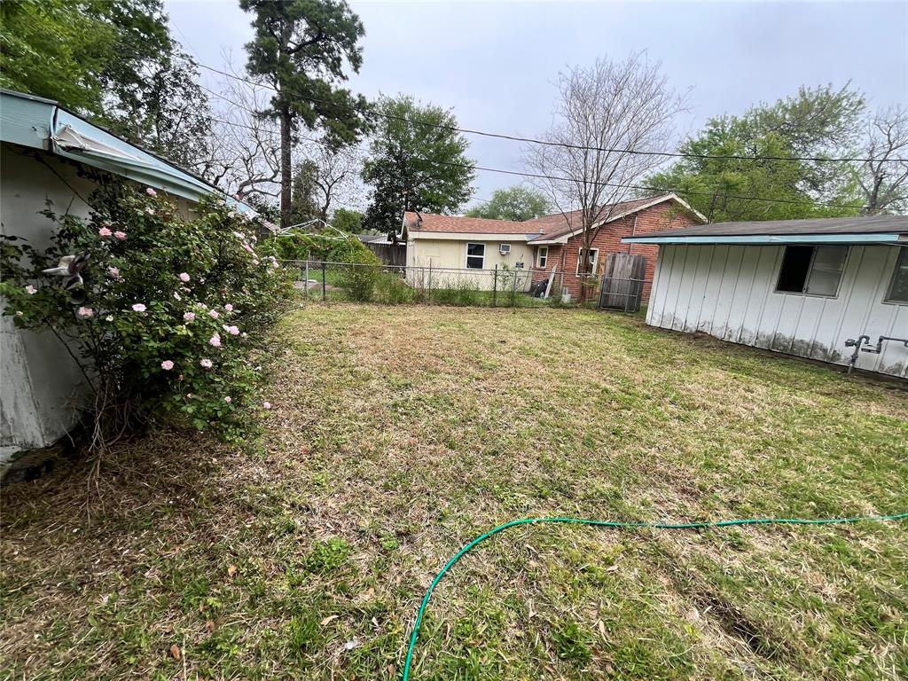 223 Almond Drive, Lake Jackson, Texas image 2