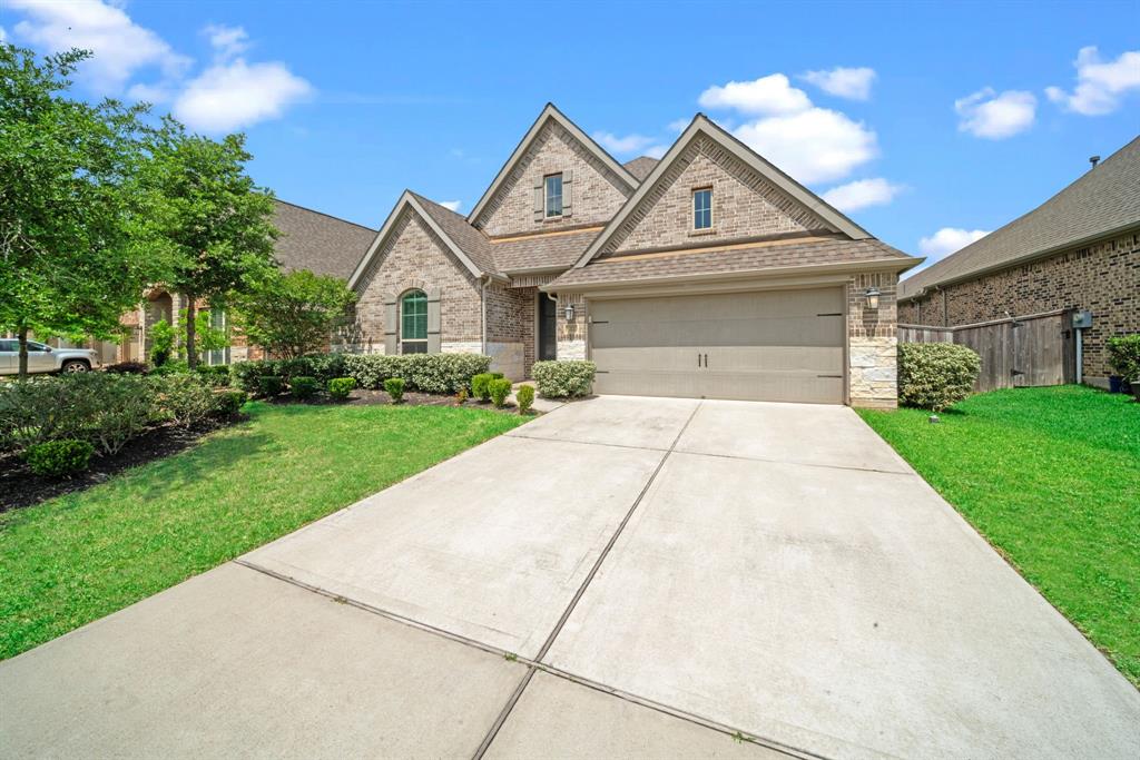 212 Red Petal Way, Conroe, Texas image 3