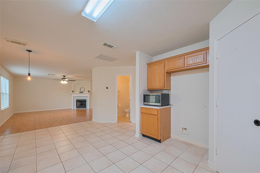 215 Pebble Canyon Lane, Dickinson, Texas image 15