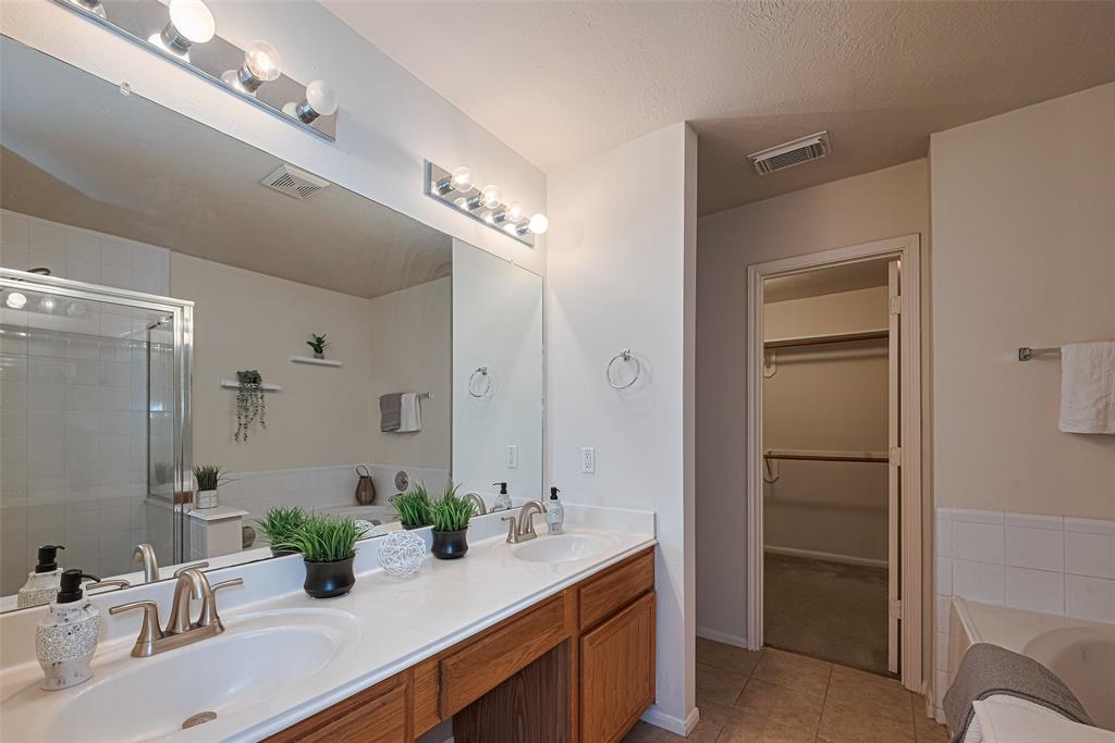 215 Pebble Canyon Lane, Dickinson, Texas image 37