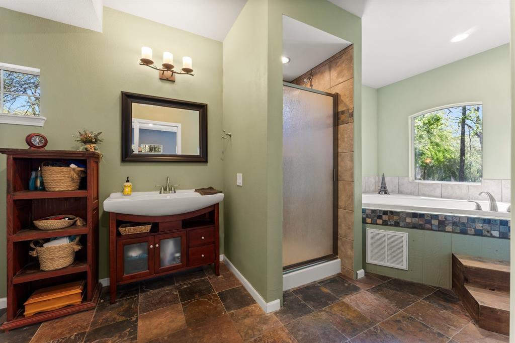 3027 Pine Acres Drive, Conroe, Texas image 15