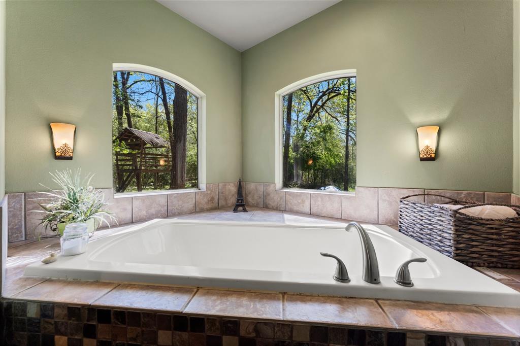 3027 Pine Acres Drive, Conroe, Texas image 16