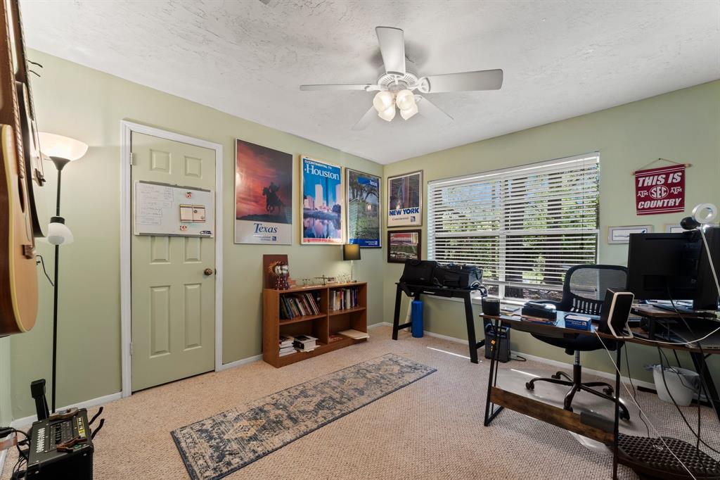 3027 Pine Acres Drive, Conroe, Texas image 19