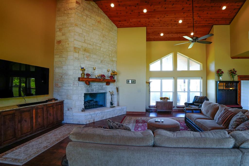 5411 N State Highway 95, Flatonia, Texas image 15