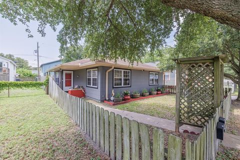 Single Family Residence in Galveston TX 5217 Avenue N 1/2.jpg