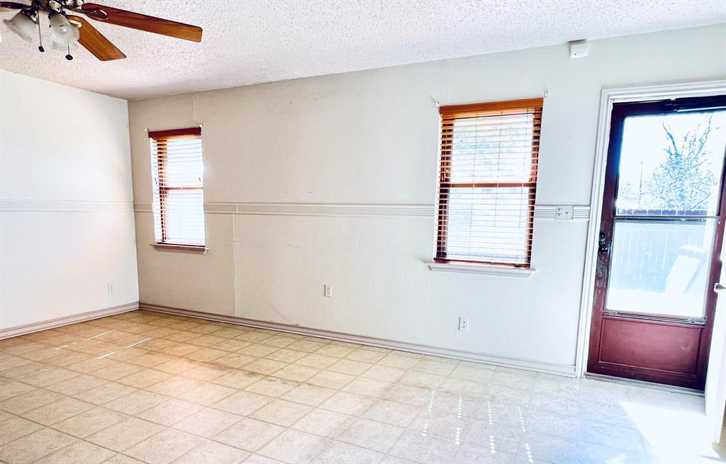 330 E Milam Street, La Grange, Texas image 3