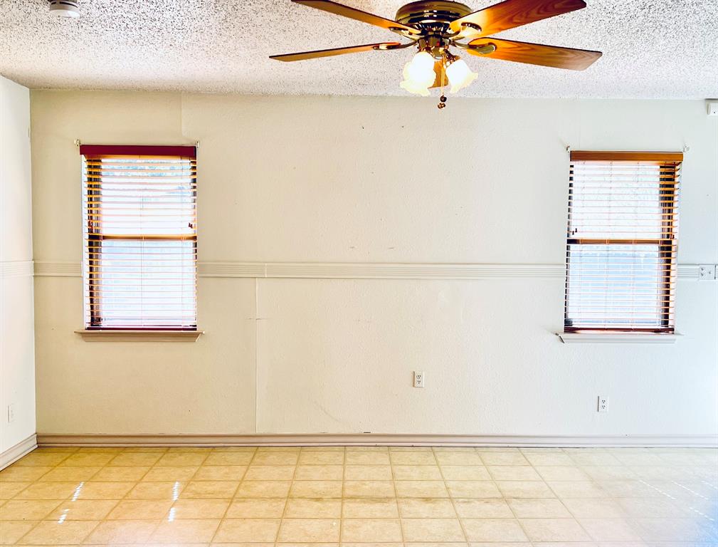 330 E Milam Street, La Grange, Texas image 9