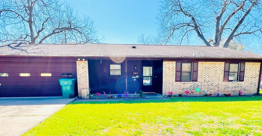 330 E Milam Street, La Grange, Texas image 1