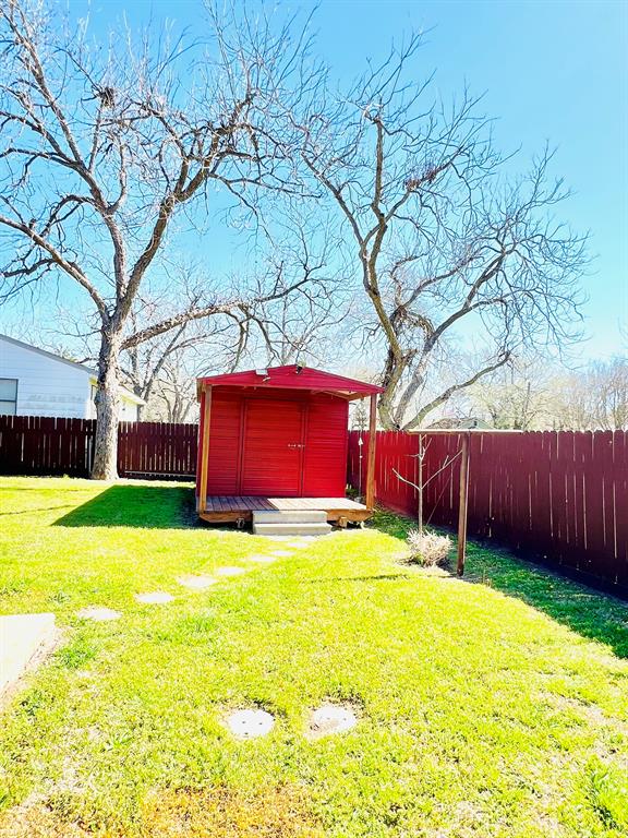 330 E Milam Street, La Grange, Texas image 20