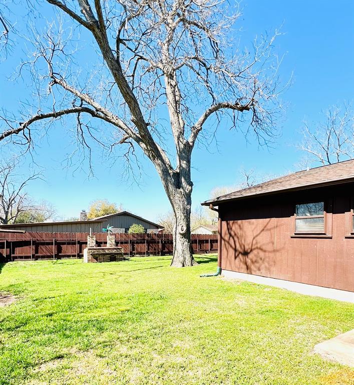 330 E Milam Street, La Grange, Texas image 18