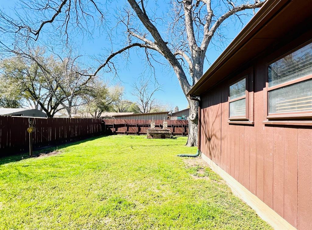 330 E Milam Street, La Grange, Texas image 22