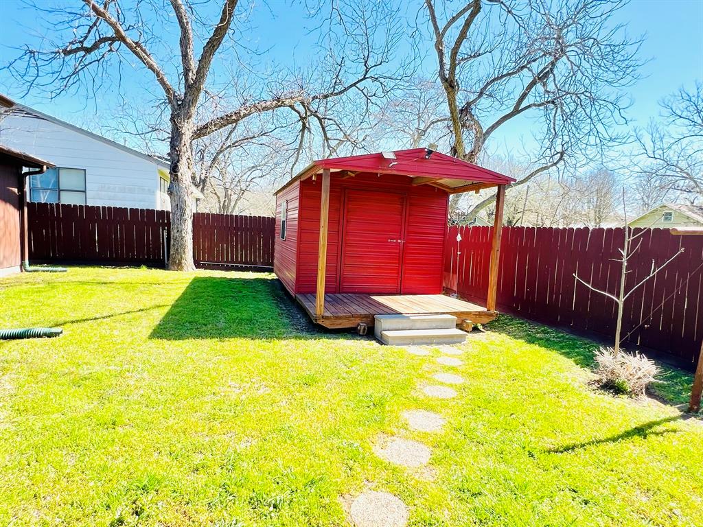 330 E Milam Street, La Grange, Texas image 21