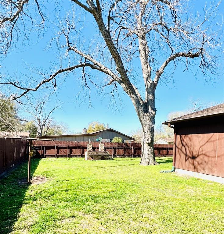 330 E Milam Street, La Grange, Texas image 19