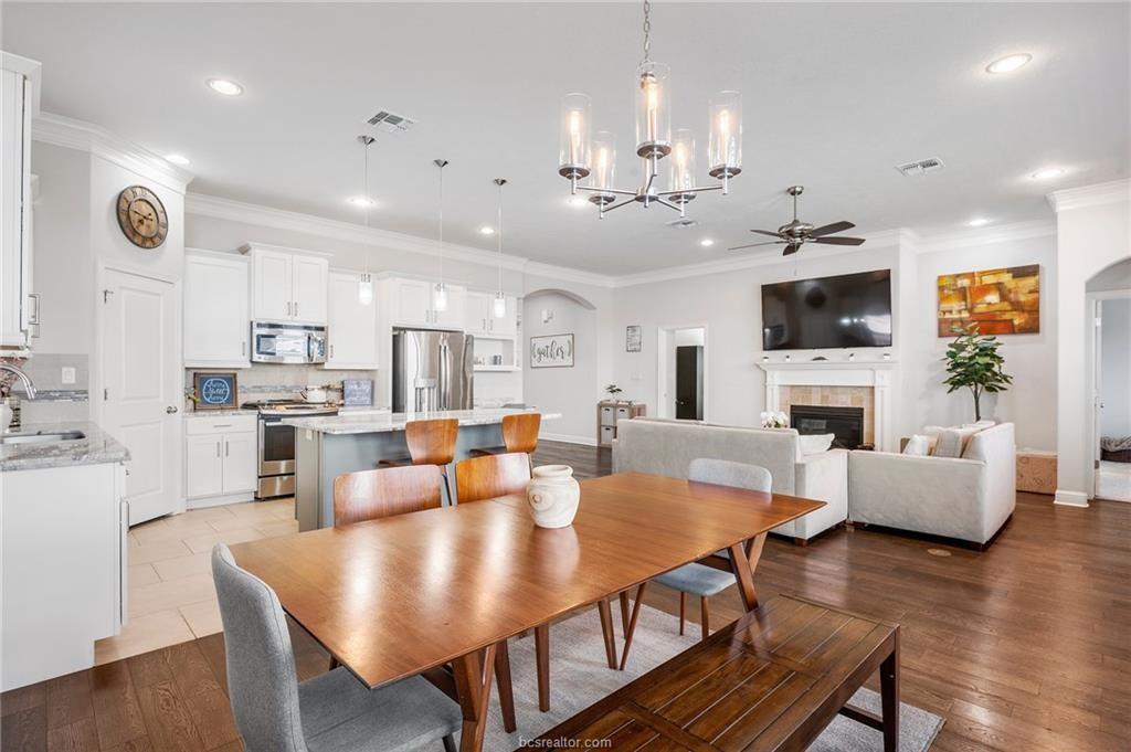 15630 Shady Brook Lane, College Station, Texas image 4
