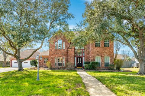 Single Family Residence in Lake Jackson TX 54 Apricot Court.jpg