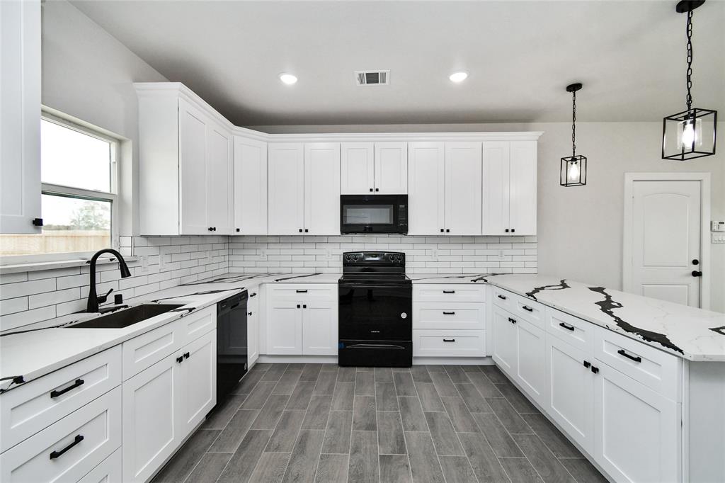 14747 Echo Pines Court, Conroe, Texas image 2