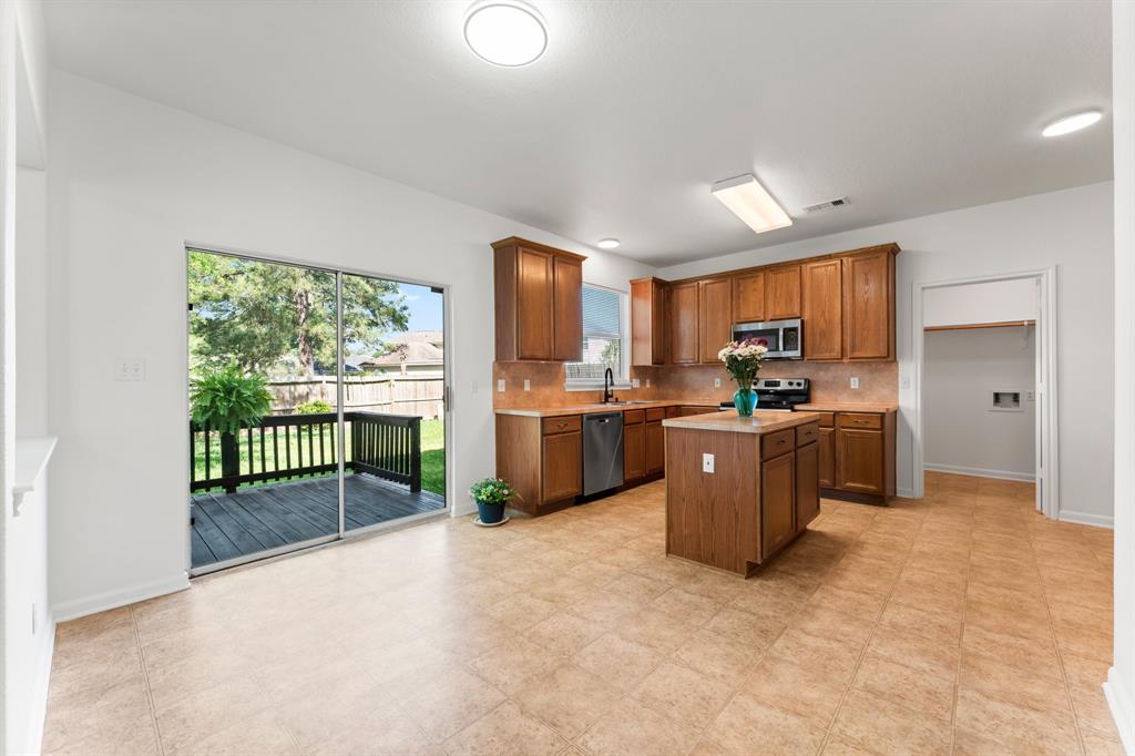 235 Doncaster Street, Conroe, Texas image 13