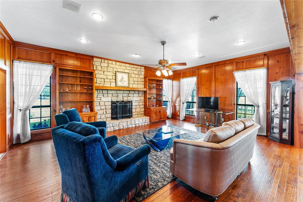 3021 W Fm 1093 Road, Wallis, Texas image 9