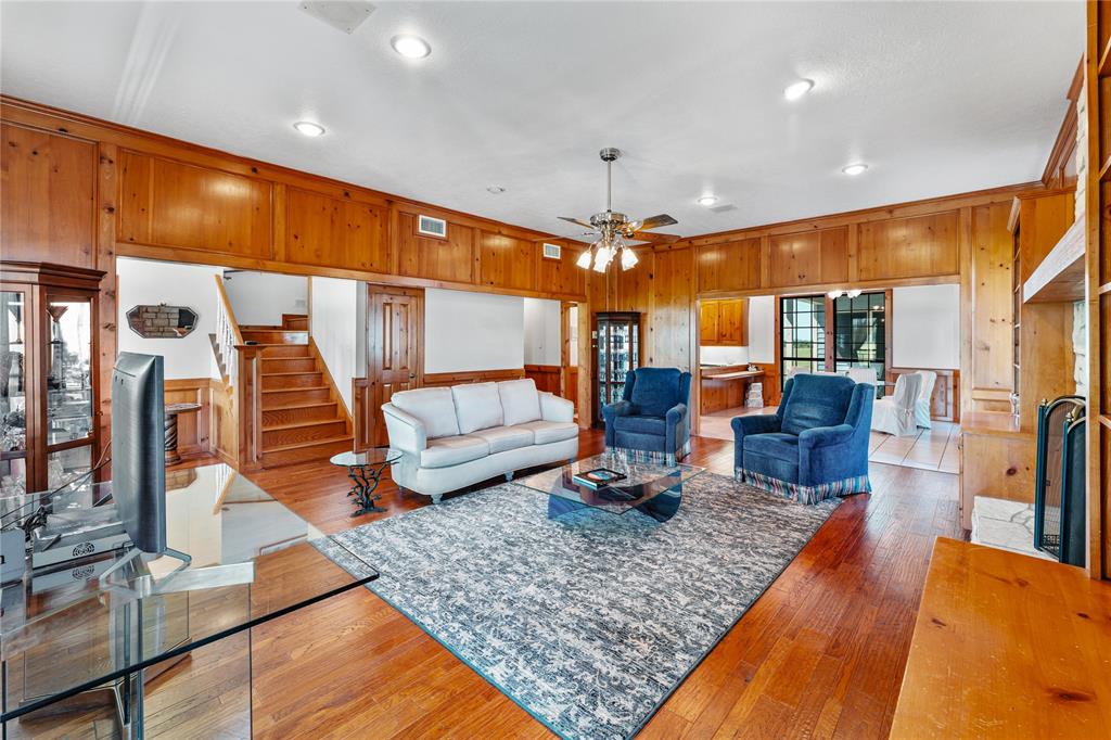 3021 W Fm 1093 Road, Wallis, Texas image 8