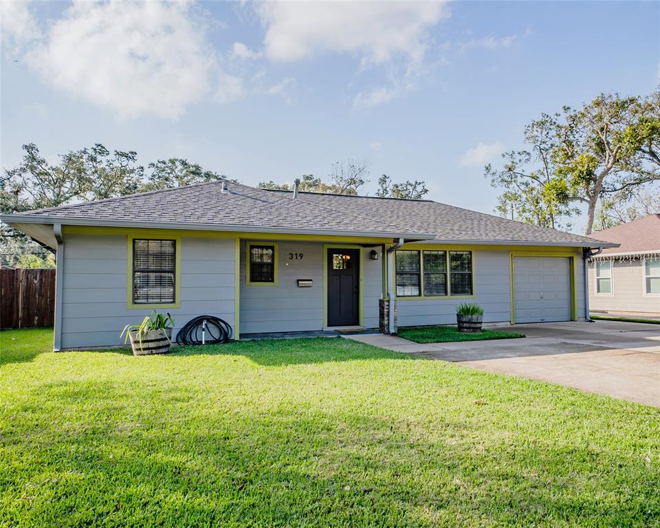 319 Caladium Street, Lake Jackson, Texas image 1