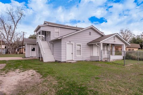 Photo of 200 W Caroline Street #B, Trinity, TX 75862 (MLS # 44295932)