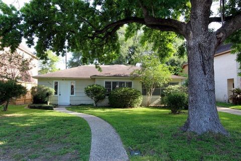 4504 Maple Street Bellaire TX 77401