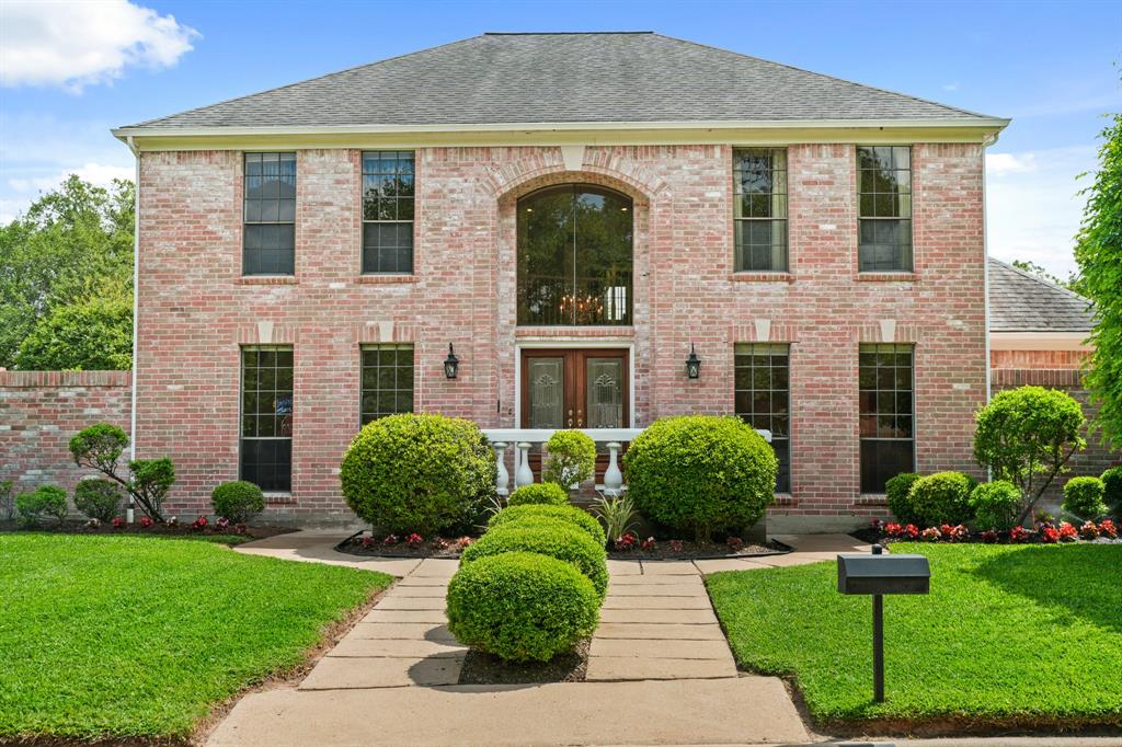 203 Laurel Springs Court, Sugar Land, Texas image 3