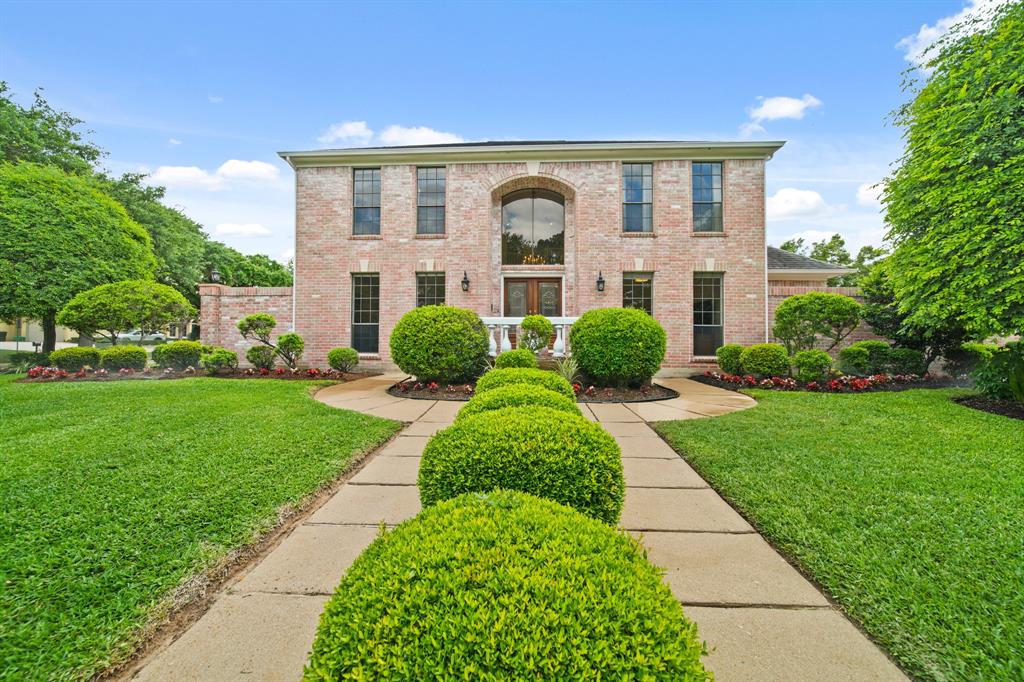 203 Laurel Springs Court, Sugar Land, Texas image 2