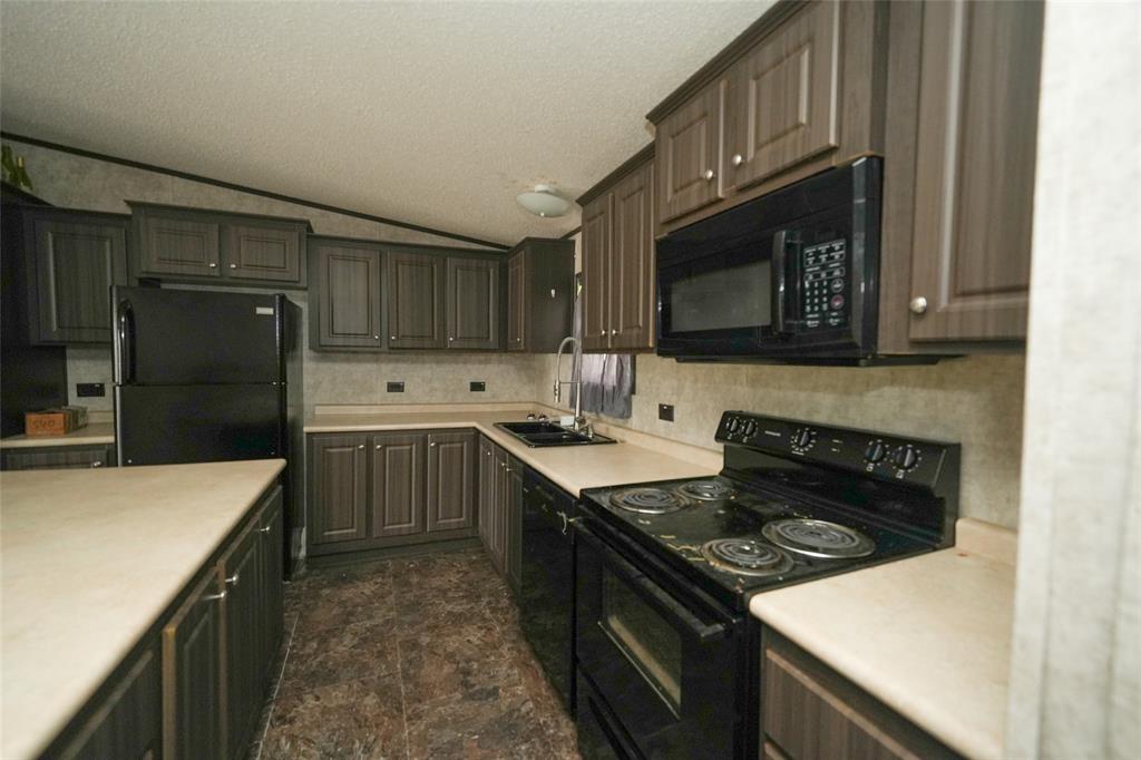 7966 Matthew Steven Drive, Conroe, Texas image 3