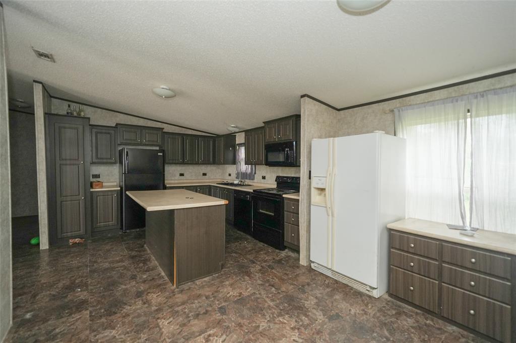 7966 Matthew Steven Drive, Conroe, Texas image 5