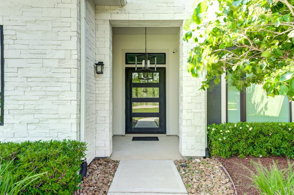 1002 Royal Lakes Manor Boulevard, Richmond, Texas image 4