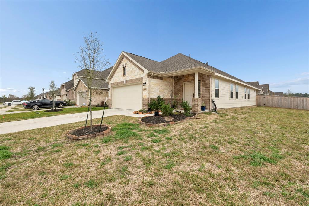 10443 Astor Point Trail, Tomball, Texas image 2