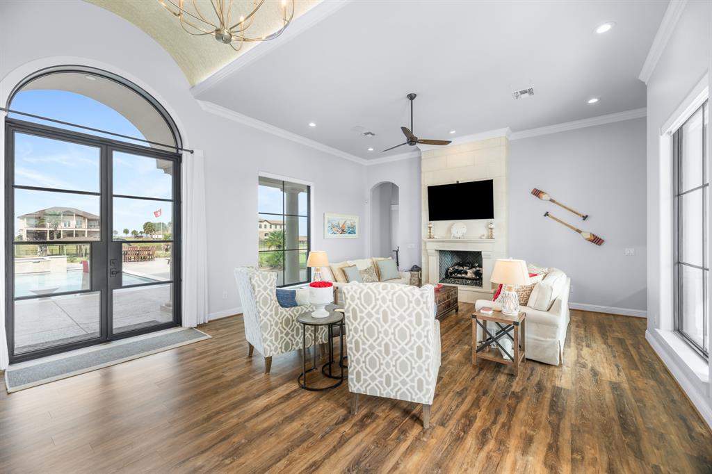 385 E Arbor Vista