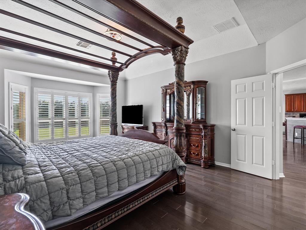 617 Forest Village Circle, La Marque, Texas image 19