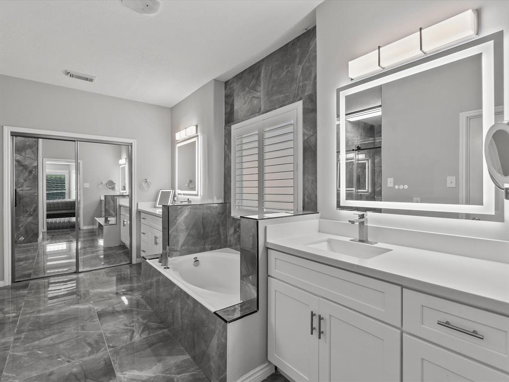 617 Forest Village Circle, La Marque, Texas image 21