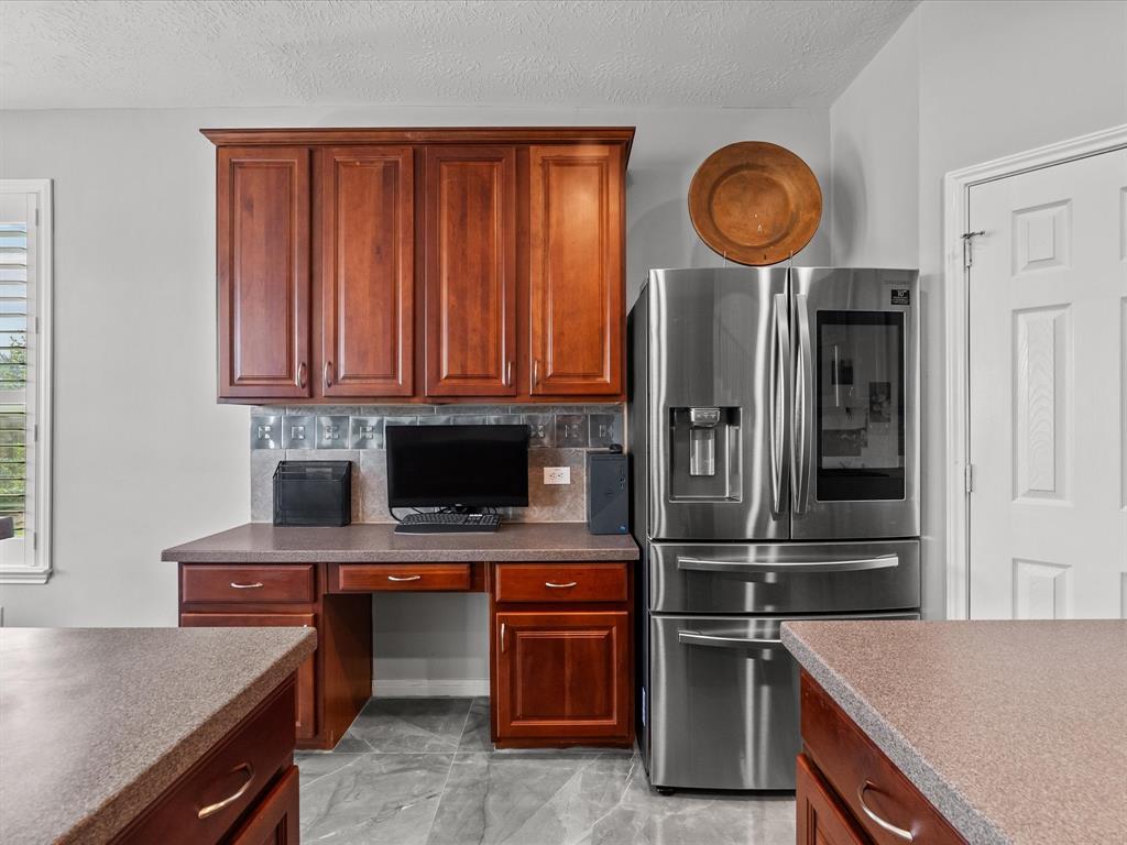 617 Forest Village Circle, La Marque, Texas image 13