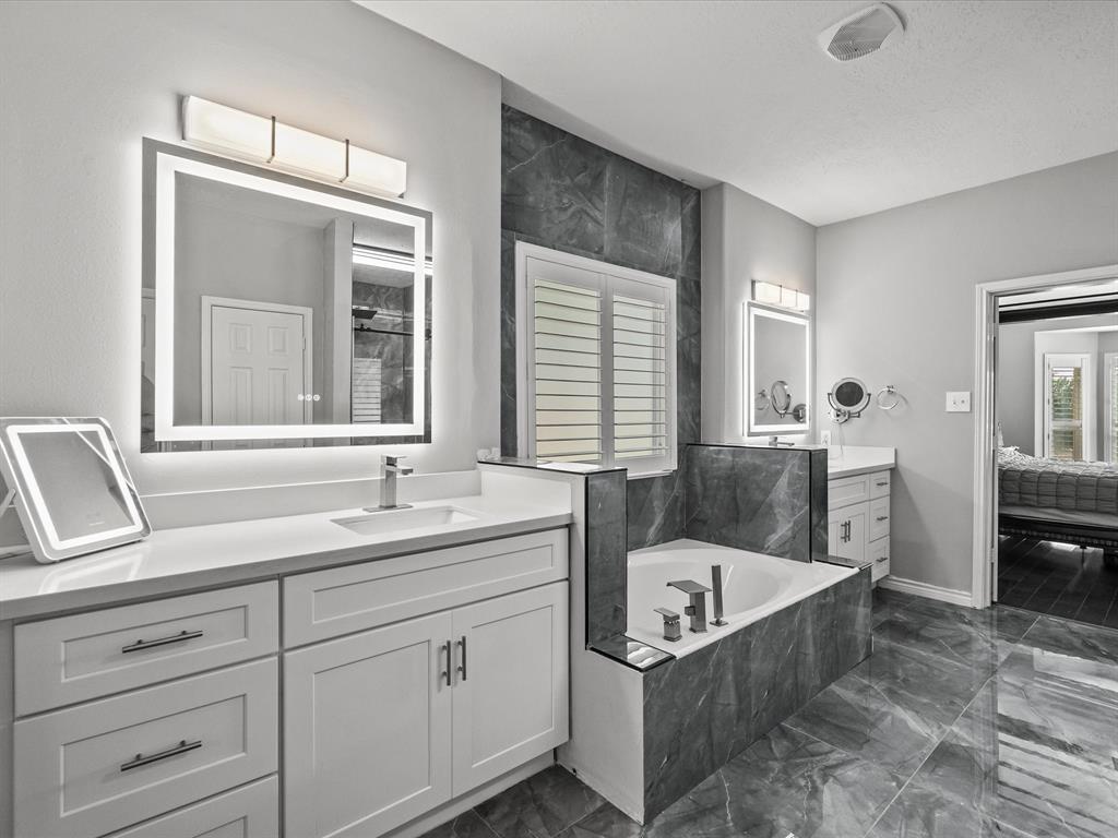 617 Forest Village Circle, La Marque, Texas image 22