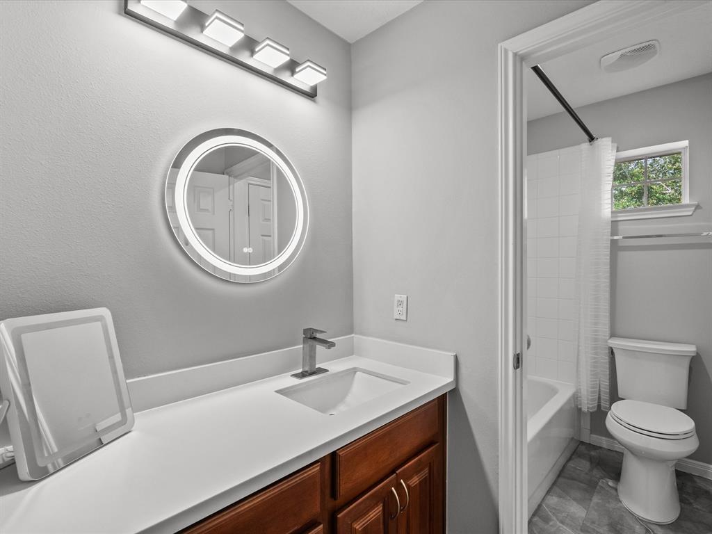 617 Forest Village Circle, La Marque, Texas image 35