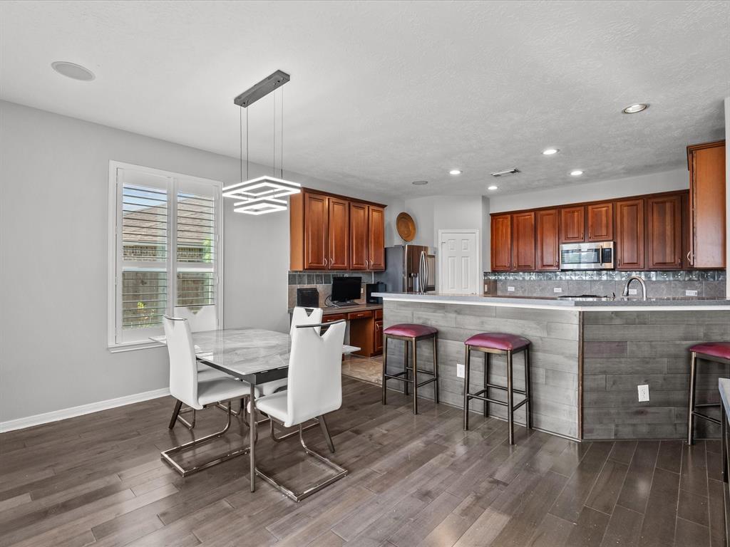 617 Forest Village Circle, La Marque, Texas image 14