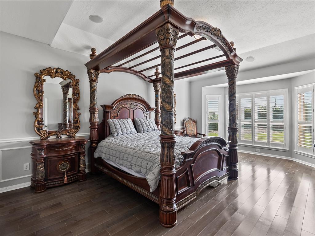 617 Forest Village Circle, La Marque, Texas image 18