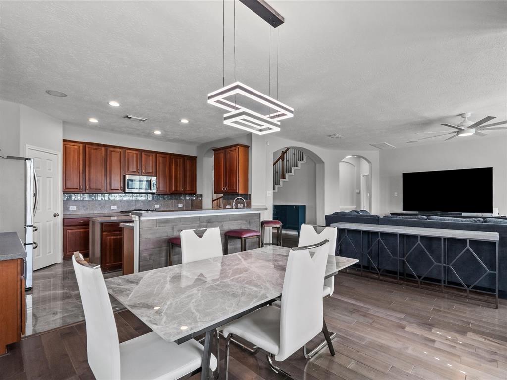 617 Forest Village Circle, La Marque, Texas image 15