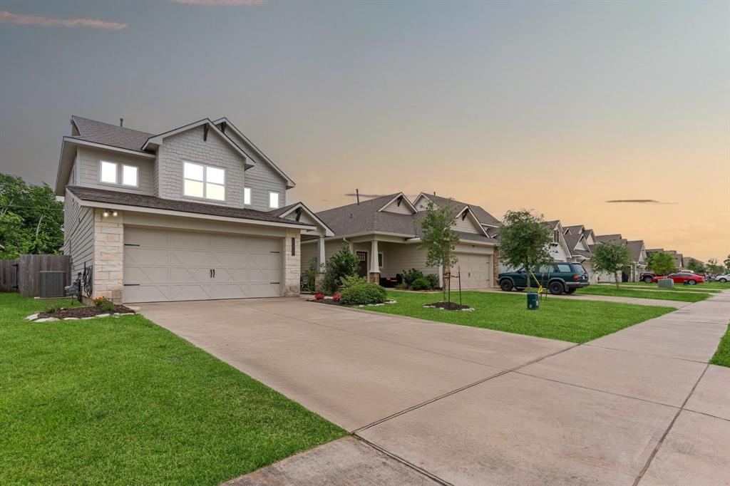 111 Austin Road, Angleton, Texas image 2