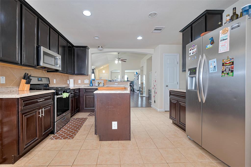 3327 Bluebird Park Lane, Humble, Texas image 11