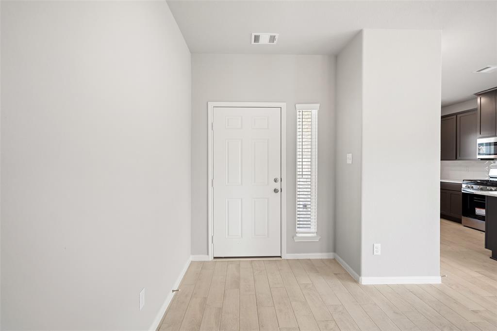 3211 Falling Brook Drive, Baytown, Texas image 3