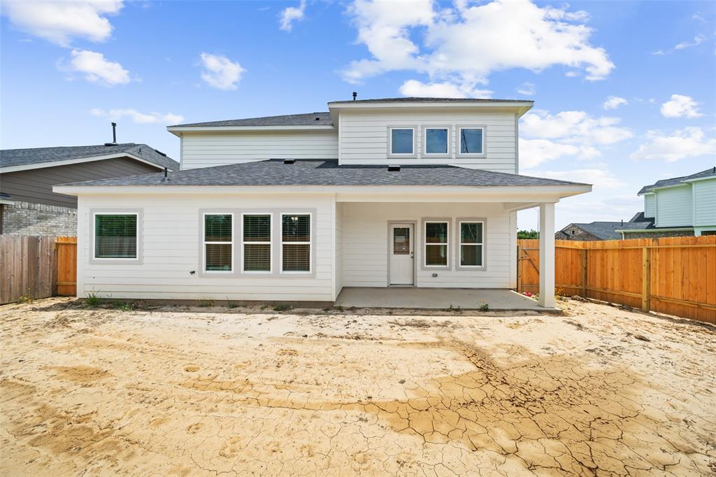 3211 Falling Brook Drive, Baytown, Texas image 27