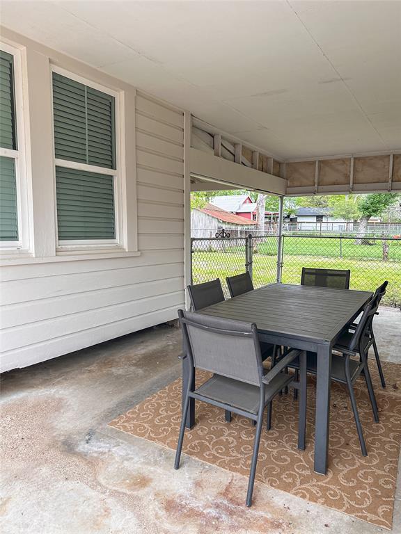 1104 Kessler Avenue, Schulenburg, Texas image 9