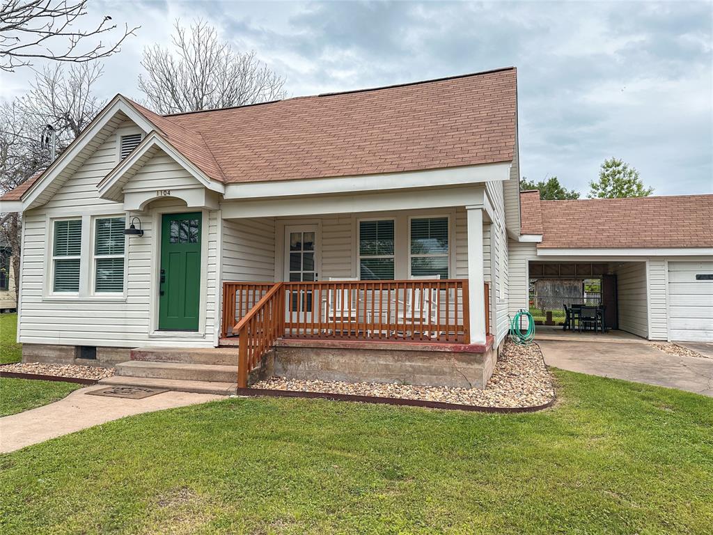 1104 Kessler Avenue, Schulenburg, Texas image 3