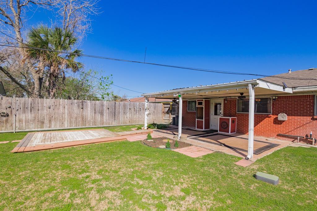 2207 E Crestwood Drive, Victoria, Texas image 7