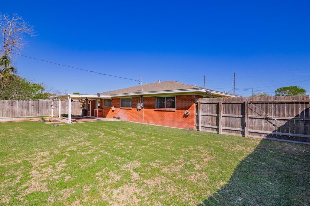 2207 E Crestwood Drive, Victoria, Texas image 8